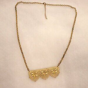 Lace Scallop gold tone flower pattern necklace, vintage style unique party jewel